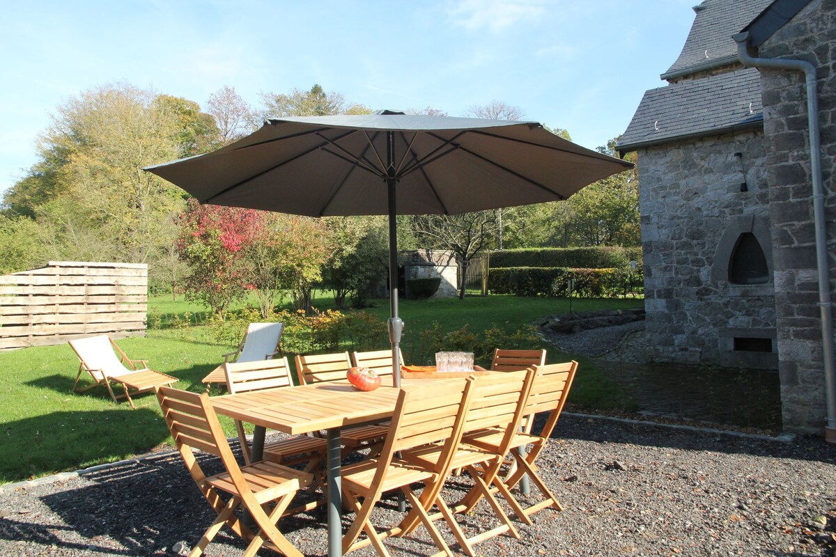 Situated in wonderful castle grounds in Gesves