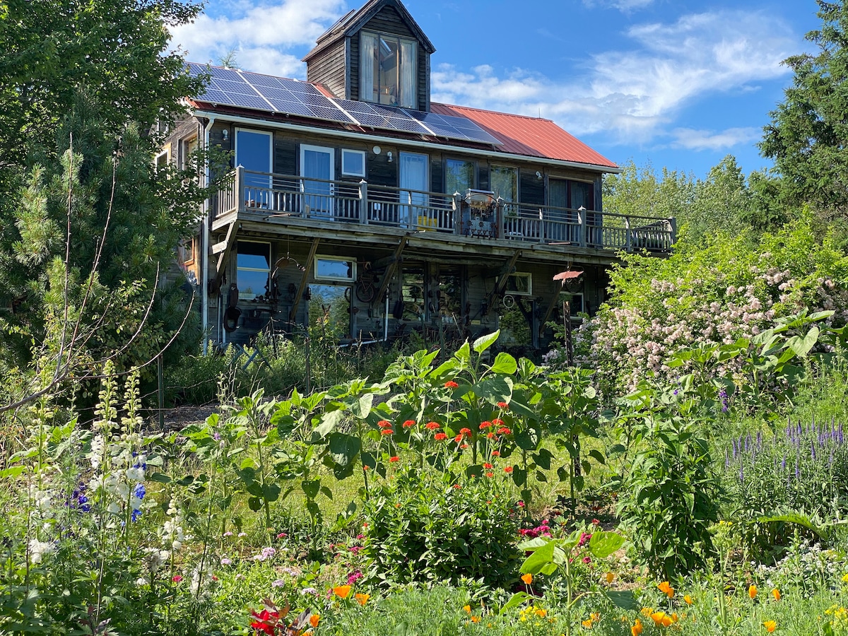 Organic Farm Artistic Eco-Loft