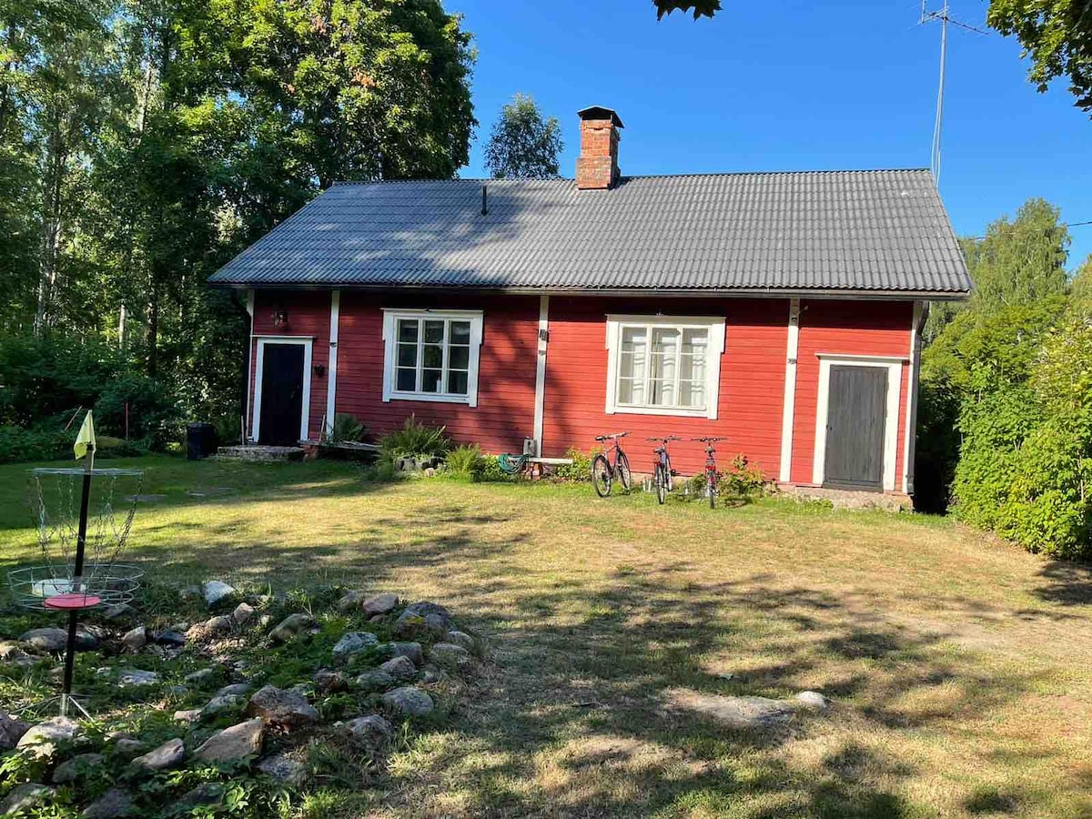 Forest Cottage with peaceful surroundings