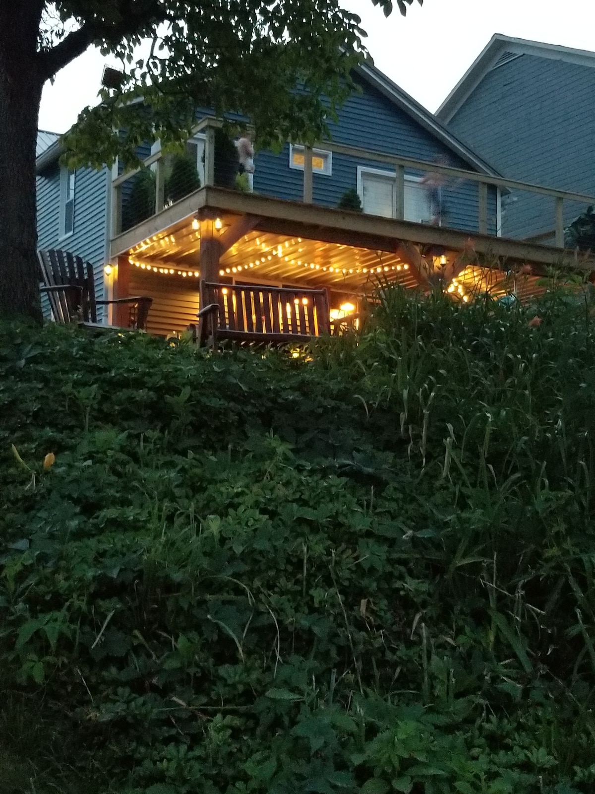 Cottage, 2 Story covered deck w firepits & privacy