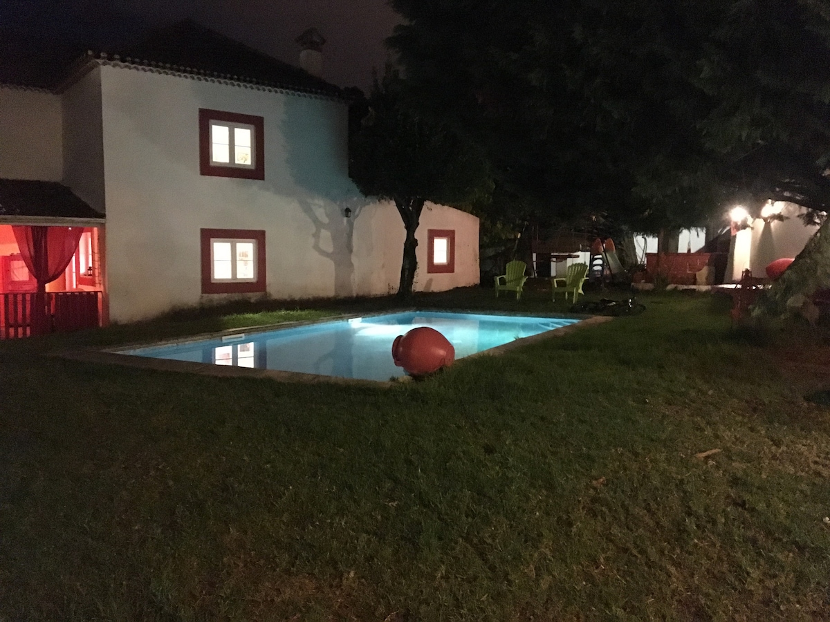 里斯本舒适的房子，带花园和游泳池