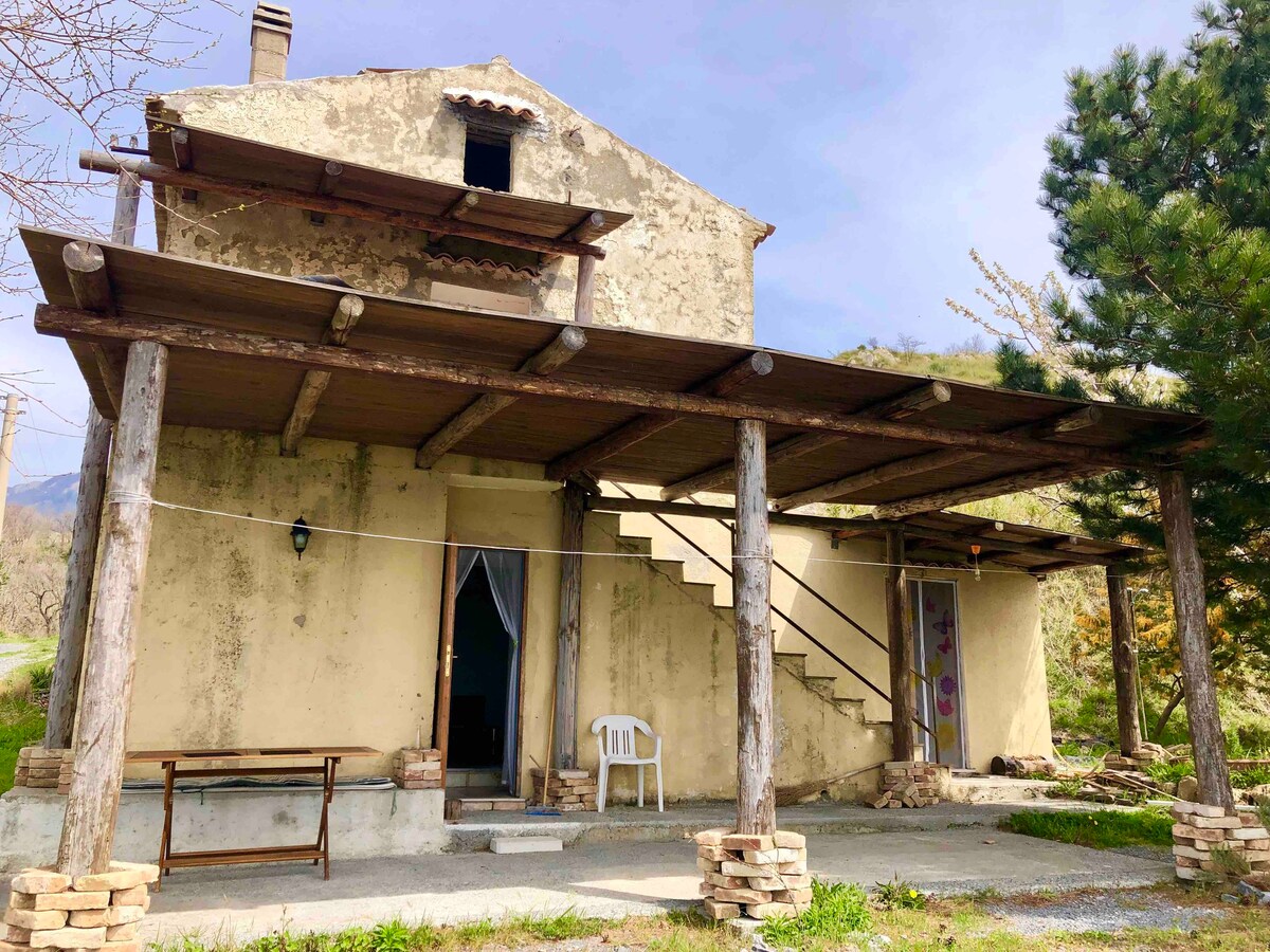 Casolare Altomonte: House on a hill with seaview.