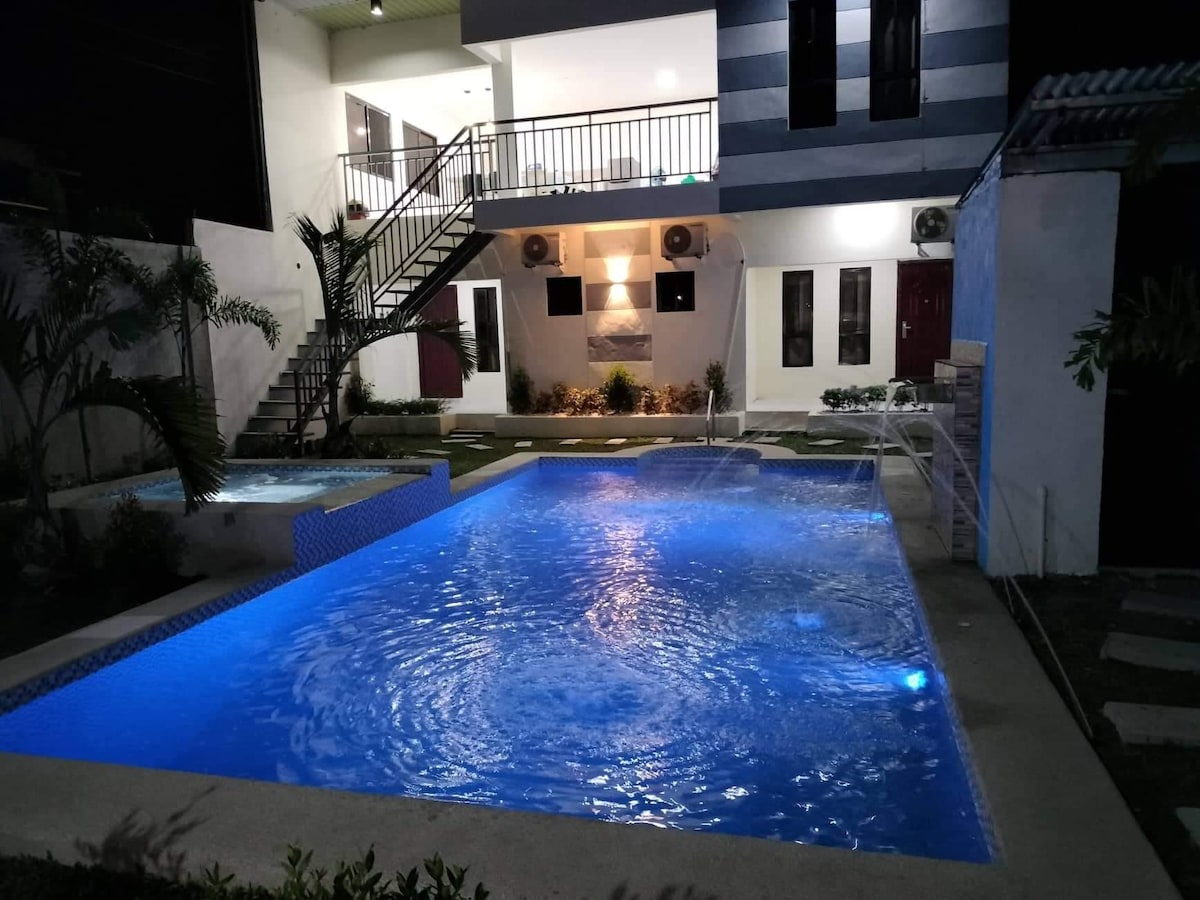 Three bedroom villa with swimming pool and jacuzzi