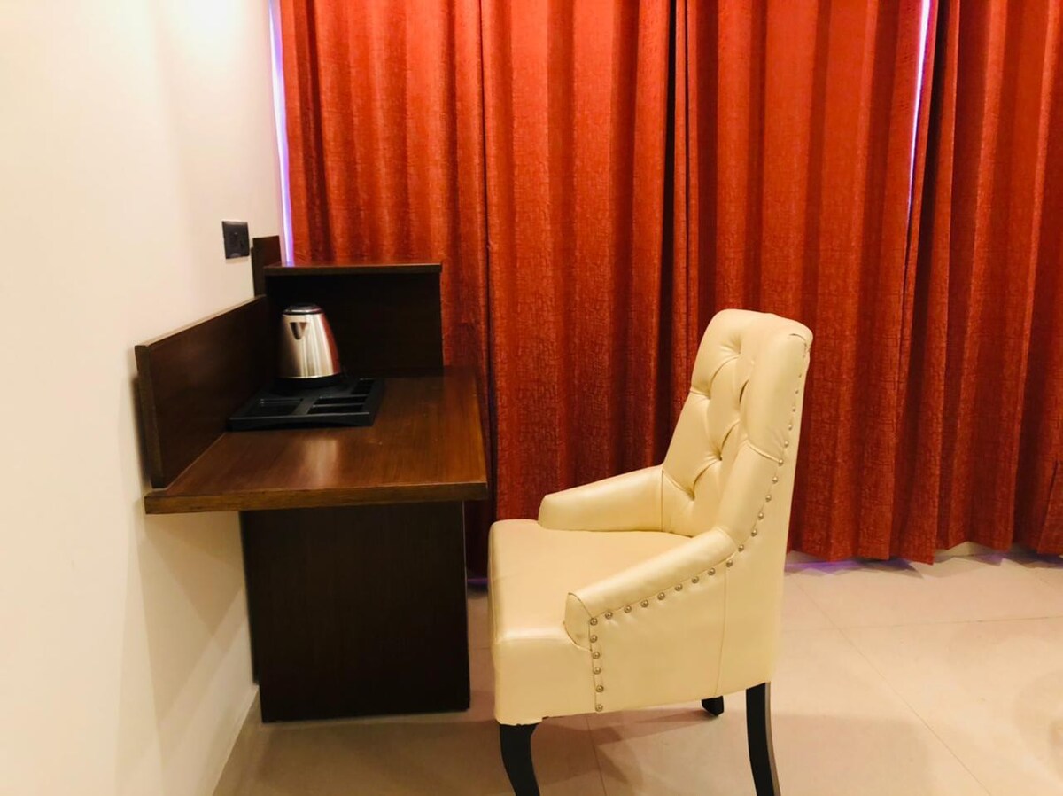 Hotel Doon's Pride, Dehradun-Deluxe Room