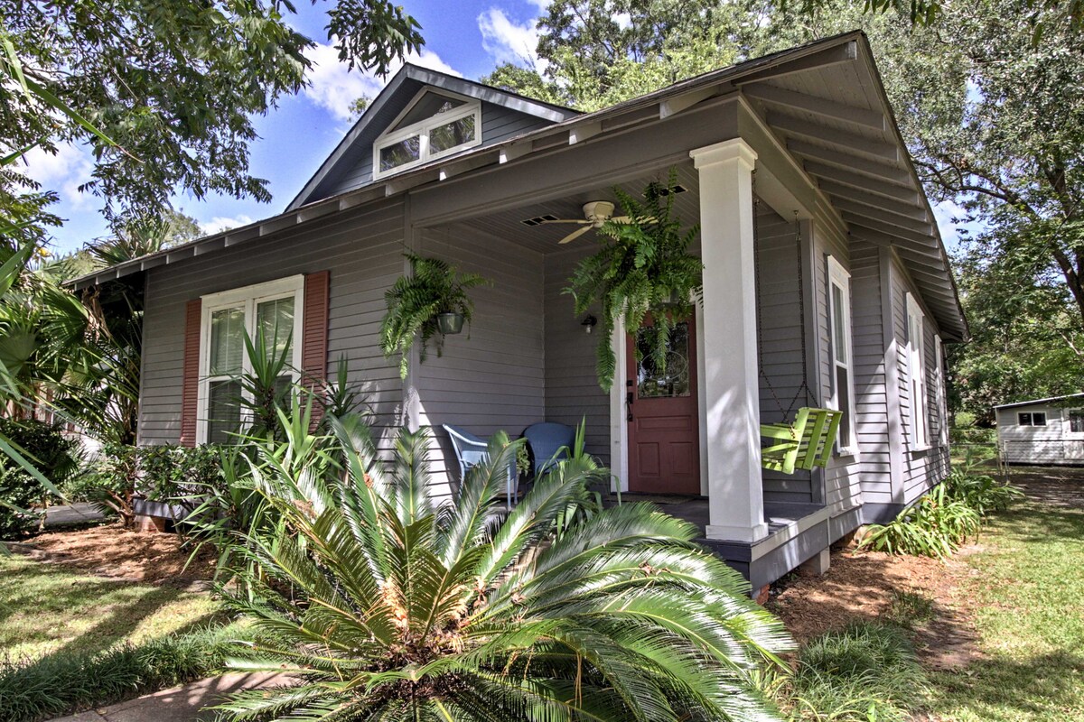 Historic Moss Point House w/ Loft - 6 Mi to Beach!