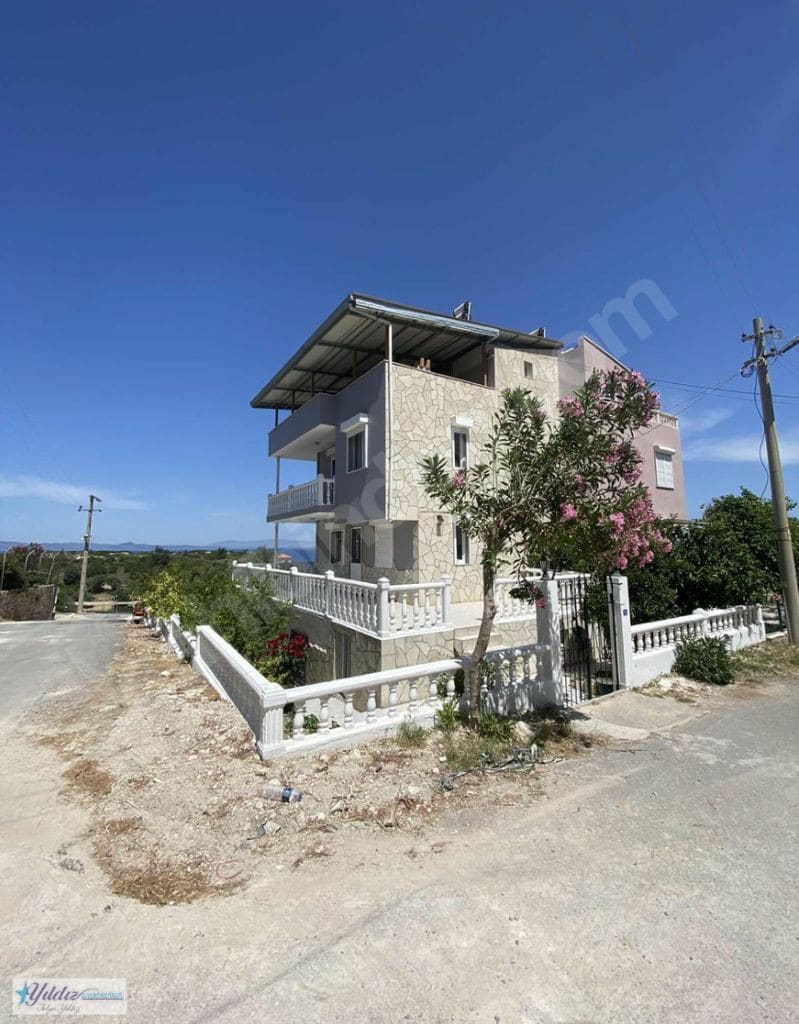 Karaburun Mordoğan da Triplex Villa