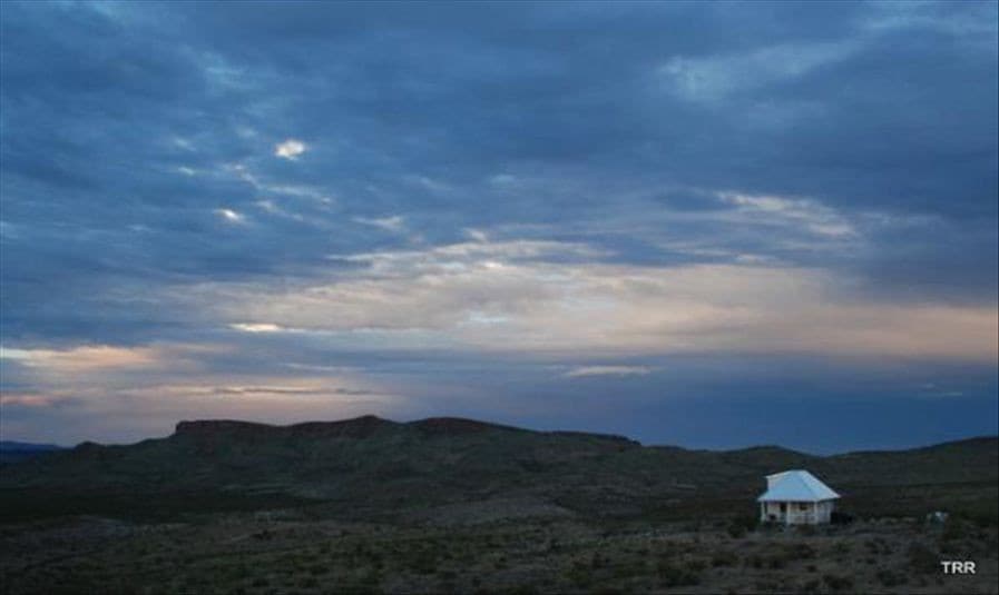 Terlingua Ranch Retreat ： Enviro Friendly Home