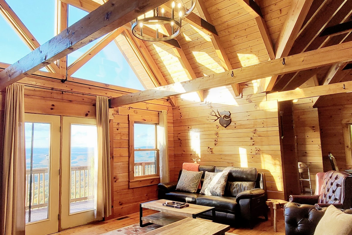 Charming Cabin, Hot Tub, Infinity View, Game room