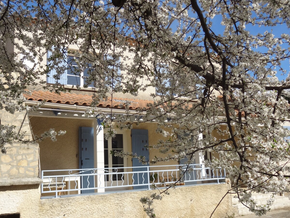 Vaste Villa vue sur garrigue exposée plein Sud