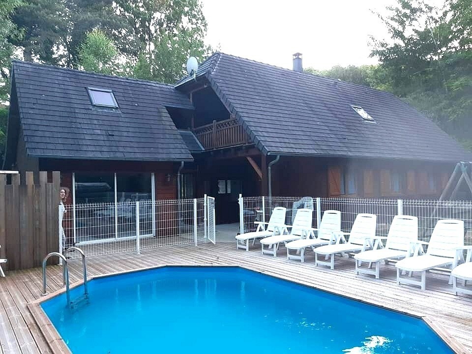 Chalet 30min d'Aurillac, piscine, jacuzzi, 5 ch