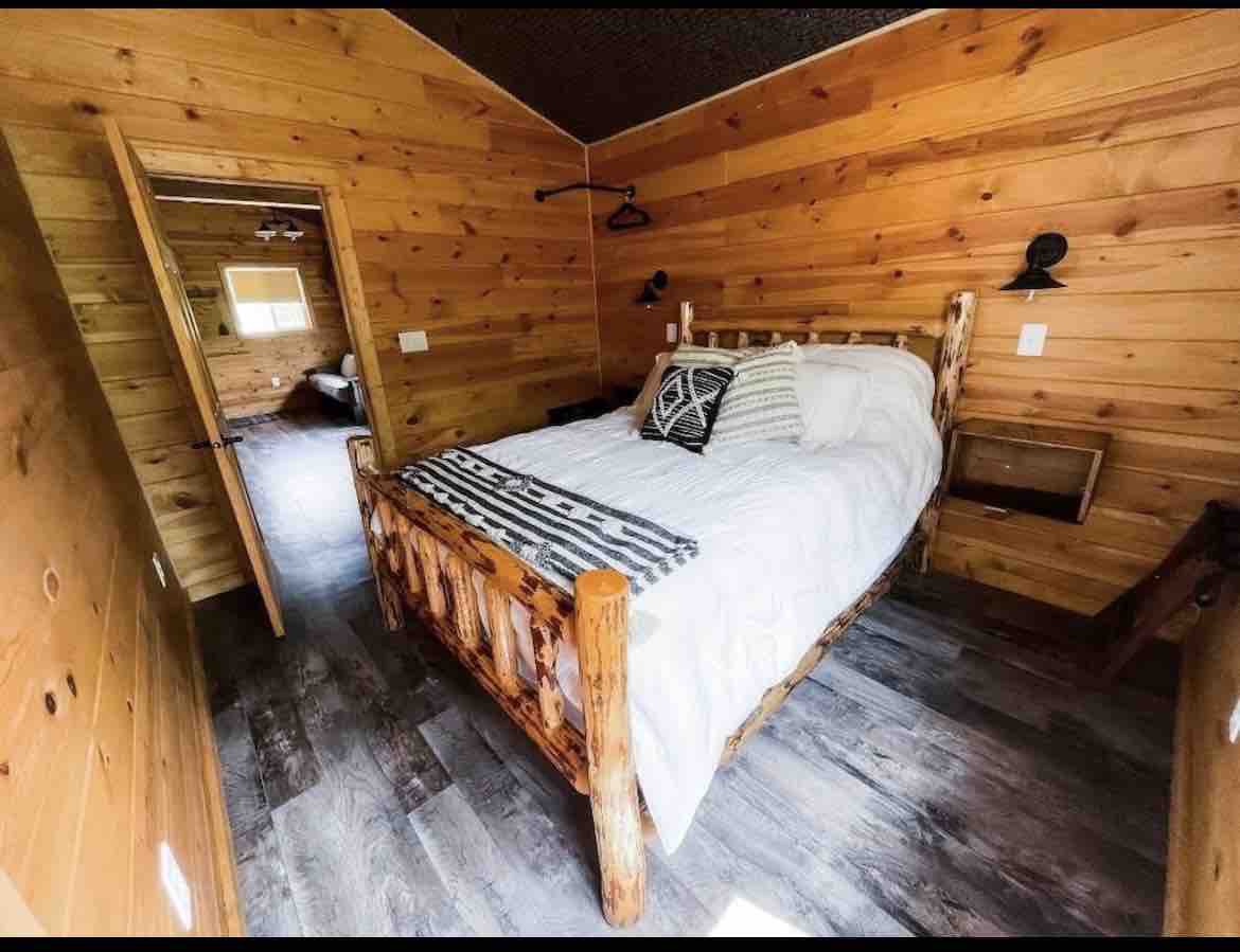 The Bunk House: Rustic Luxury Near Mt. Rushmore