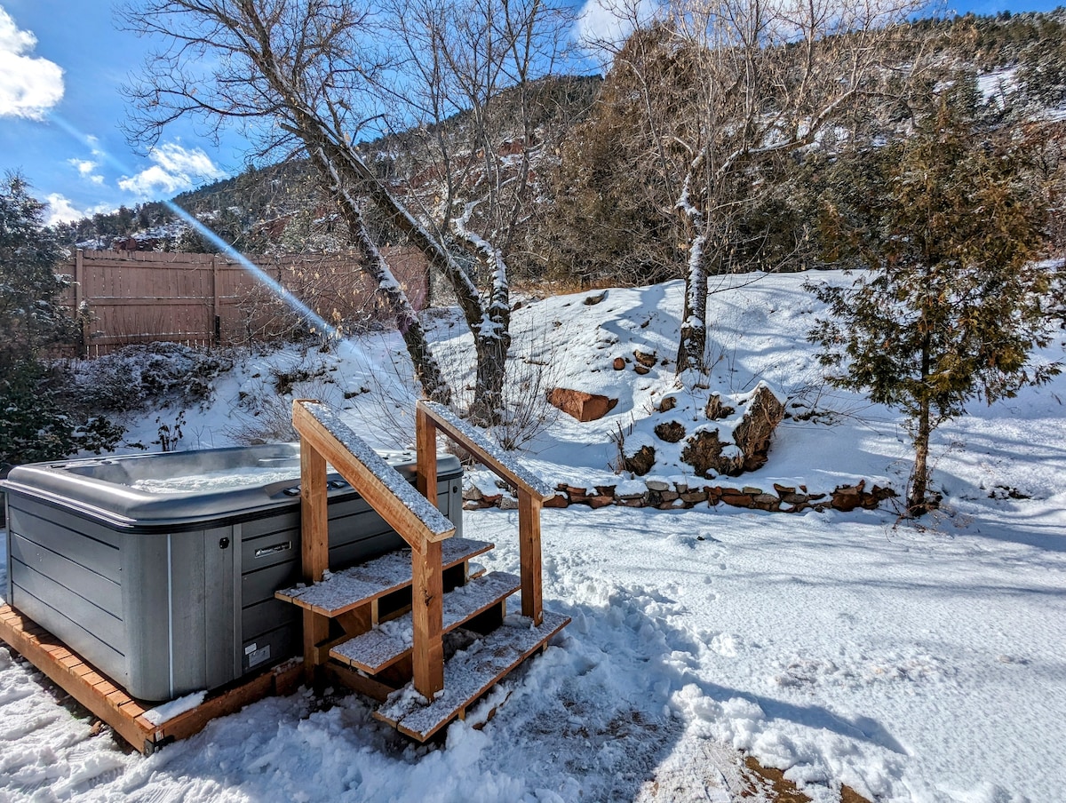 Animas Valley Lodge #2: Mountain View + Hot Tub!