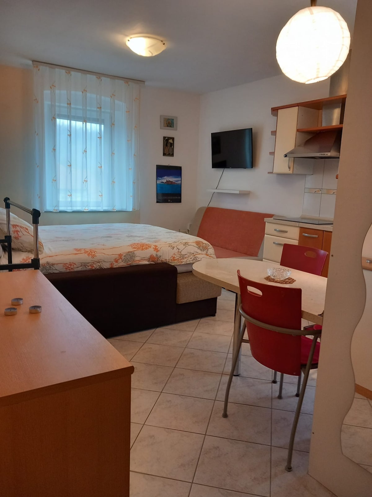 Homestay-studio apartment with bathroom & kitchen