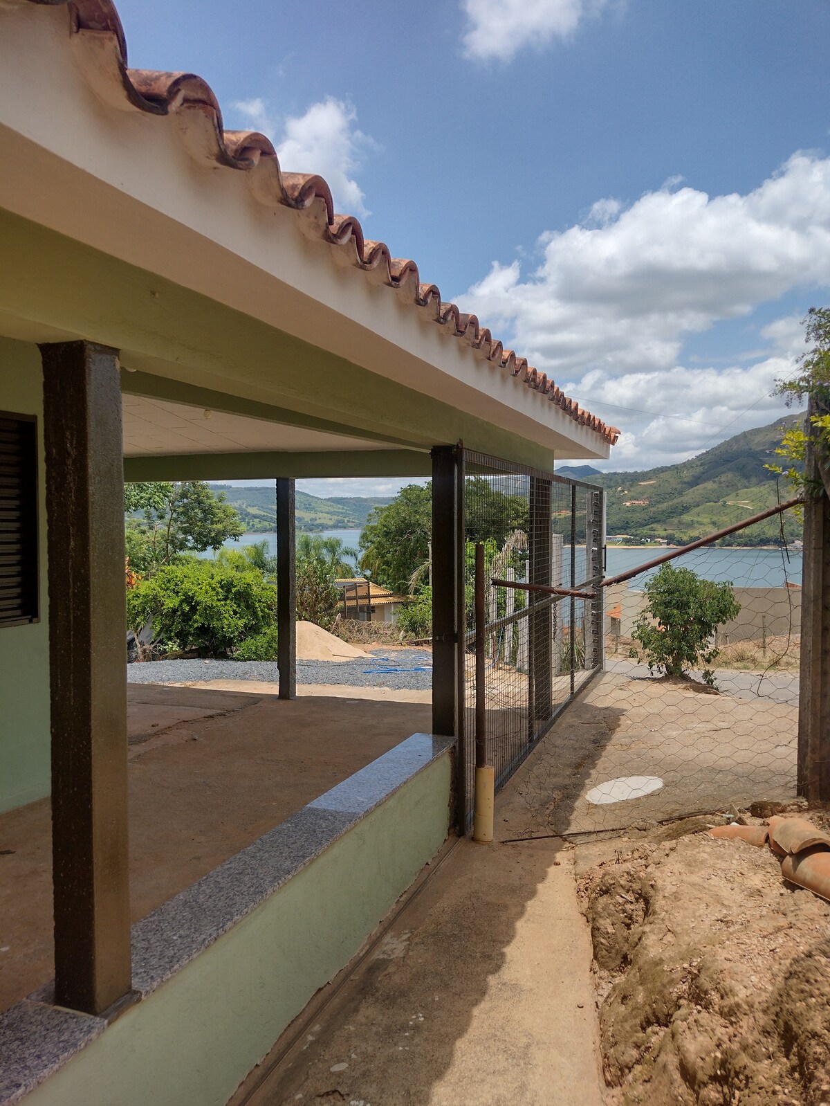 Vista do lago, 4 quartos, Piscina, Churrasqueira