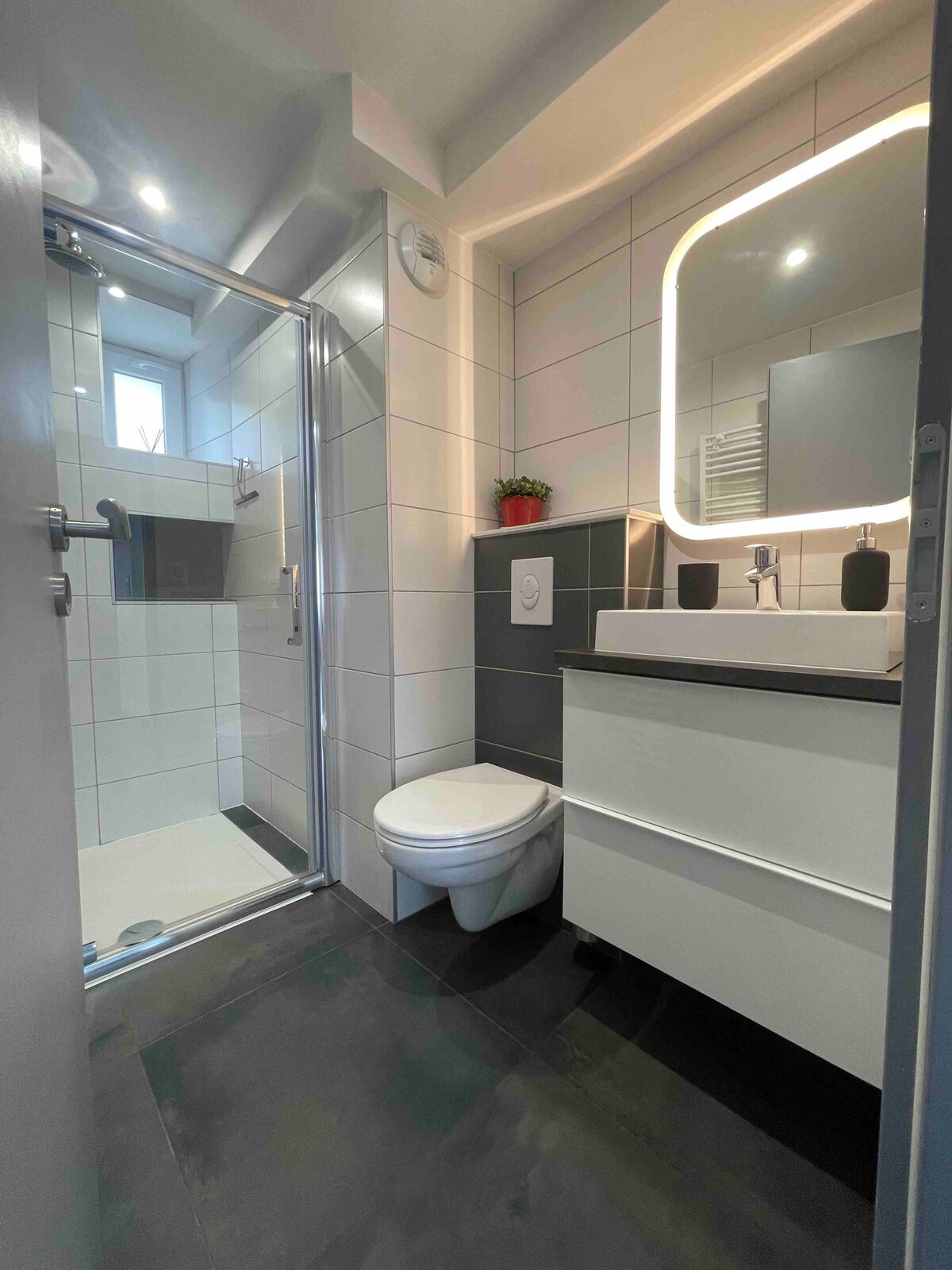 公寓F2、全新、舒适、舒适现代、现代化-50平方米-RDC