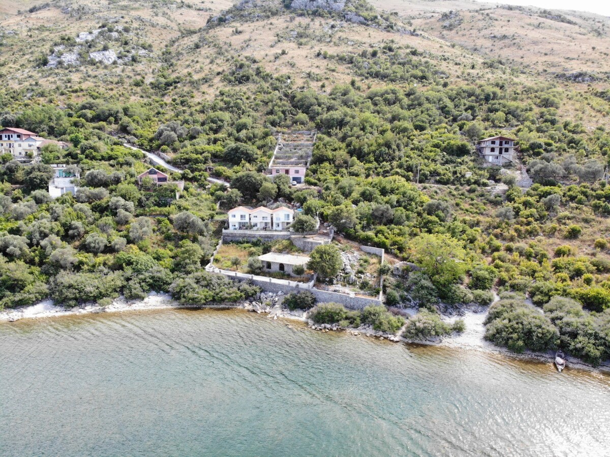 Lake Villa - Vani i Bardhë III