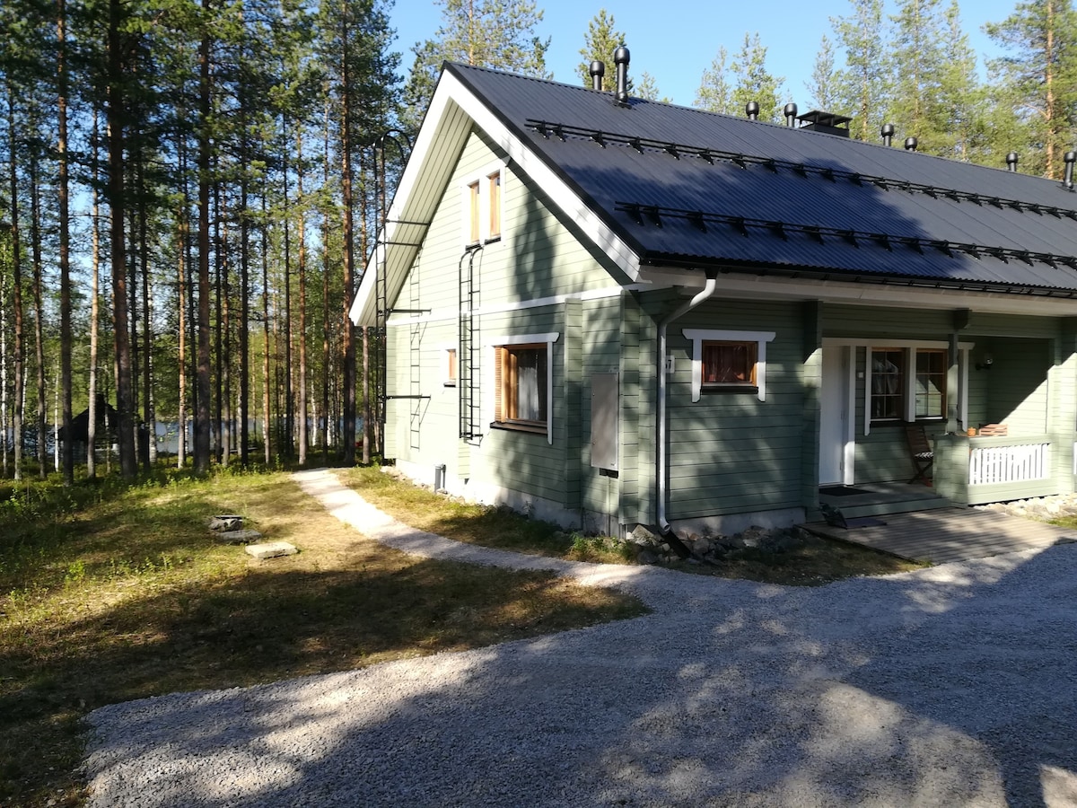 带烧烤小屋和宁静大自然的河滨别墅