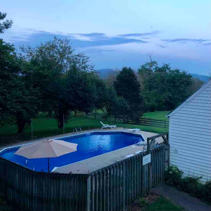 Stover Hall Mountain Views, sleeps 8, with pool