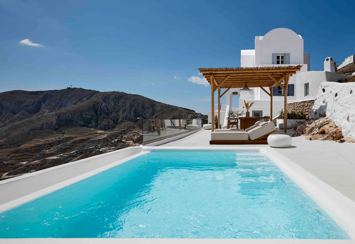 Bluewhite villa with heated private pool