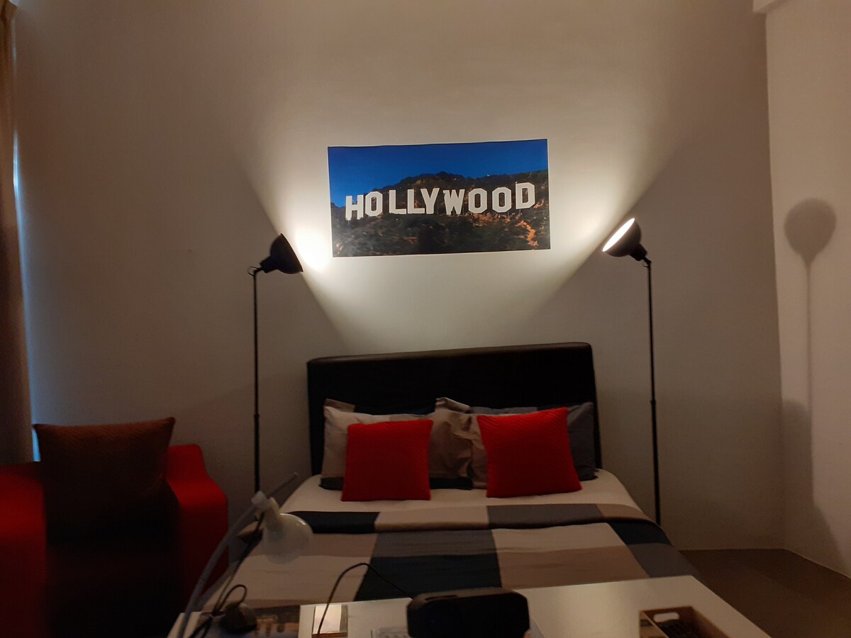 好莱坞城市之家（投影仪+ Netflix ）