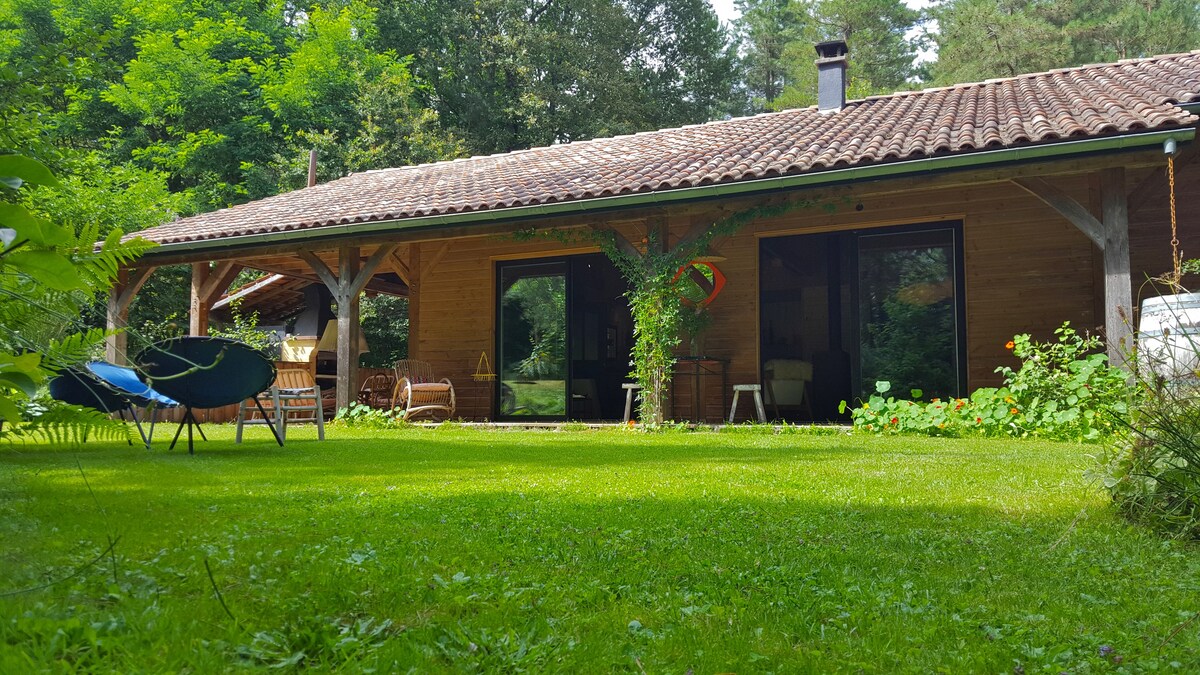 Périgord pourpre, maison en bois, vacances nature