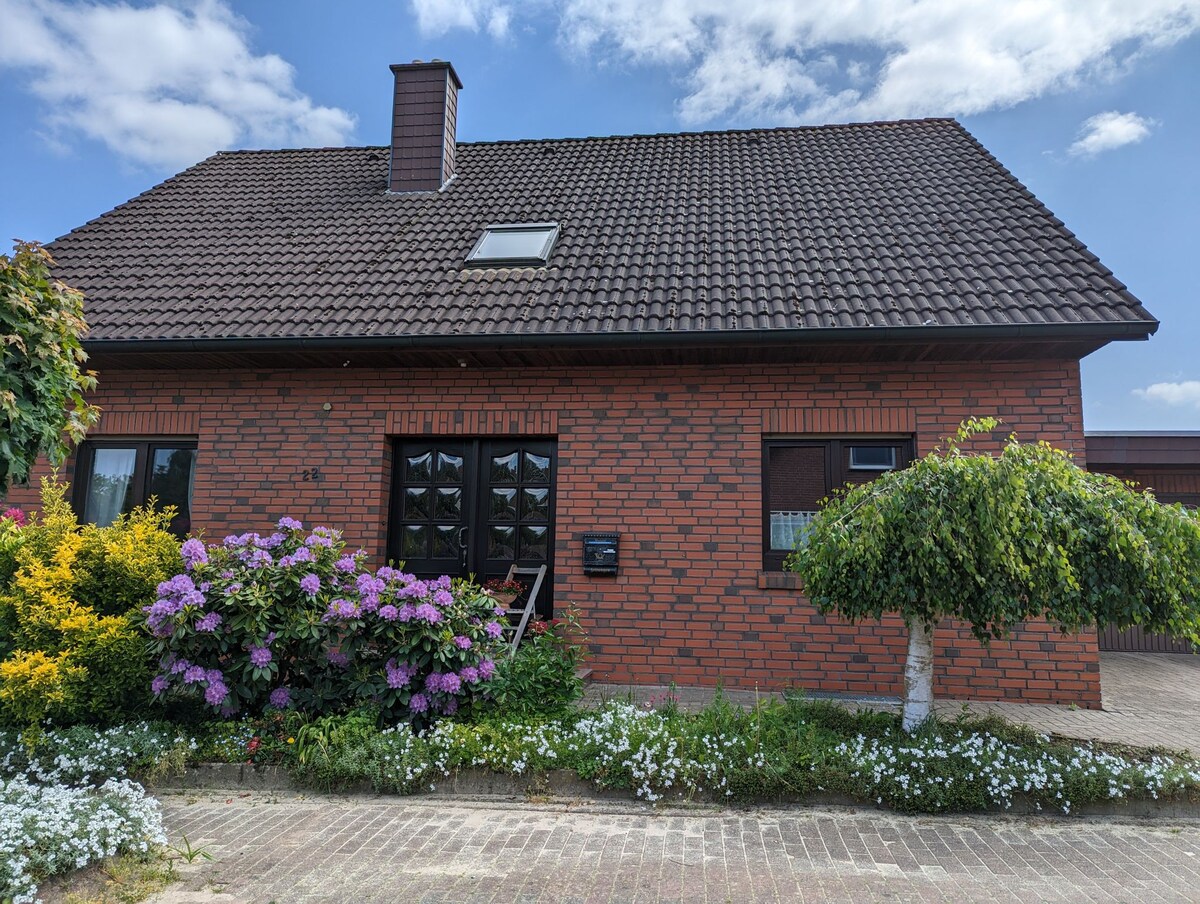 Liebevoll eingerichtetes Haus mit schönem Garten