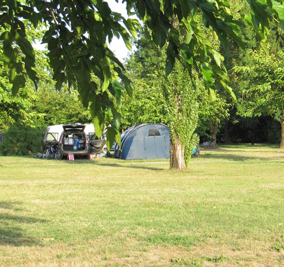 Chaniers/Charente的河畔露营地1