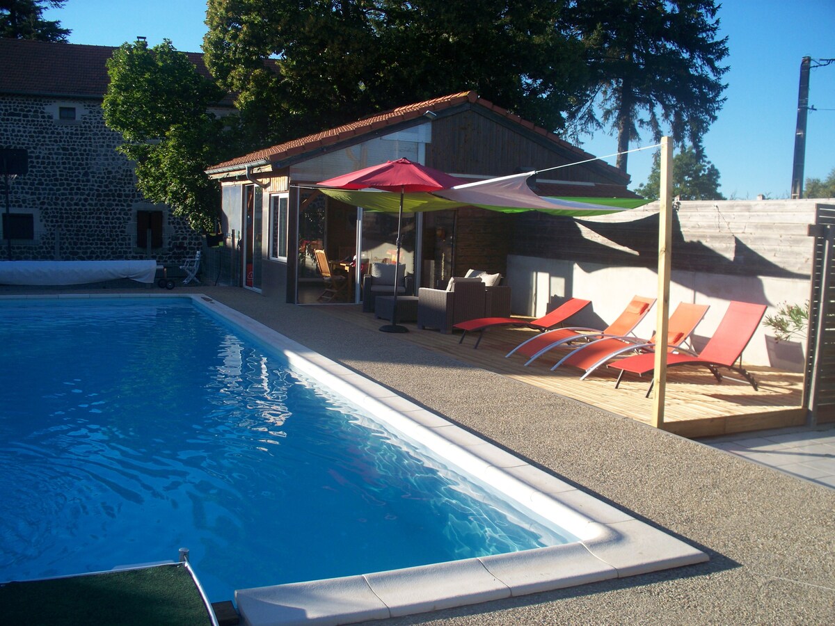 La Régordane房源，设有泳池和水疗中心