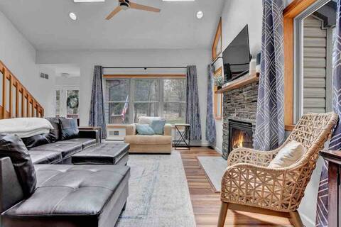 Big Bass Lake 5BR/King Bed/PACman, Hot tub!