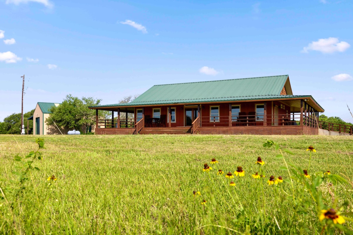 Ranch 2 houses! Ranch,Cabin, 2Lakes! 160 Acres