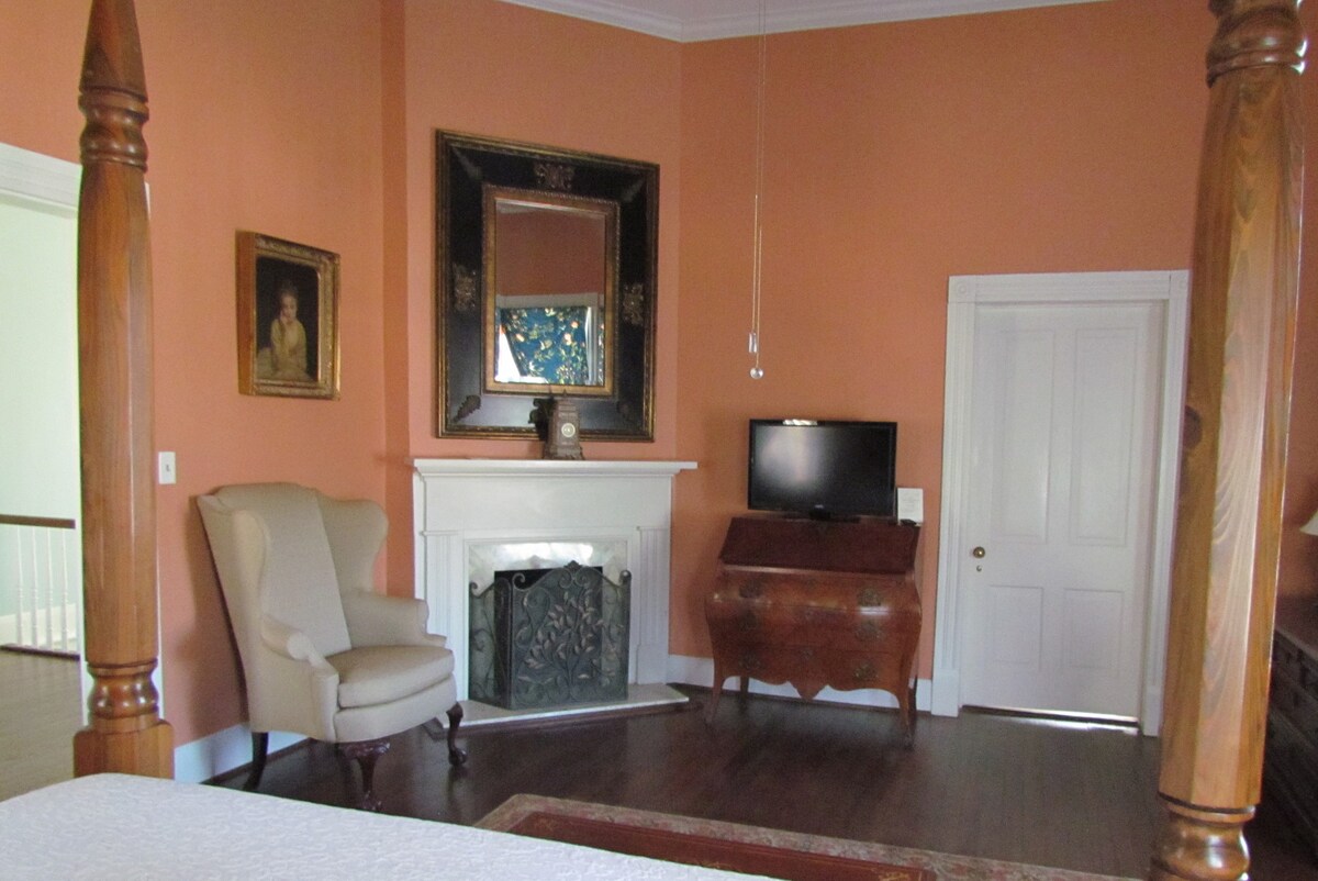 Claiborne Room at La Maison Louisiane