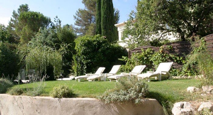 LE LAOU Jolie petite Maison dans parc avec piscine