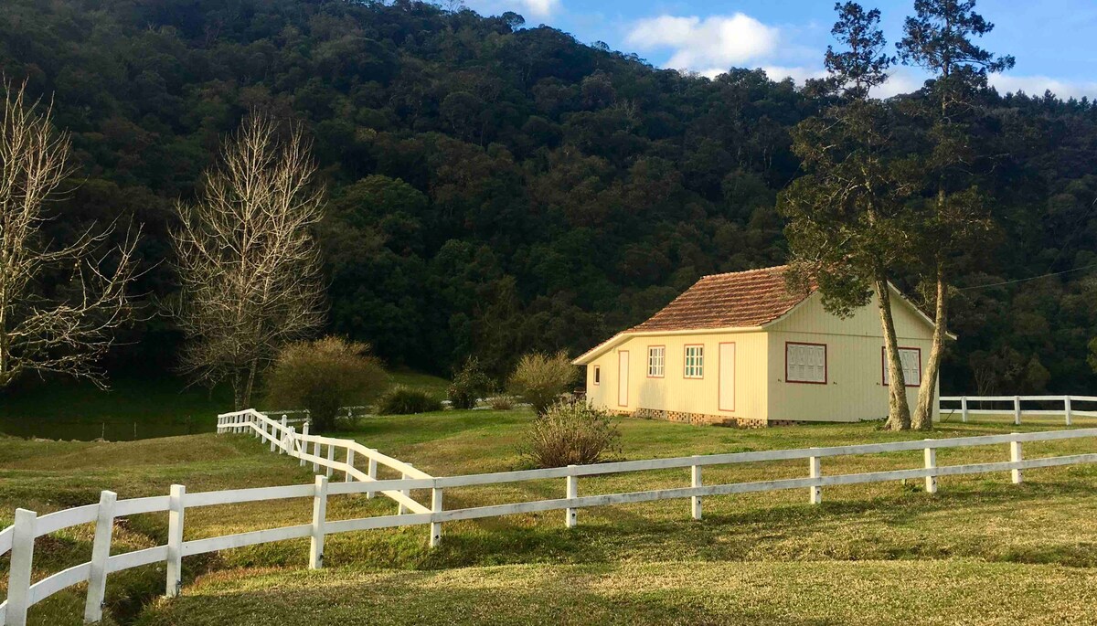 Linda Casa em Estilo Germânico! Rancho Queimado!