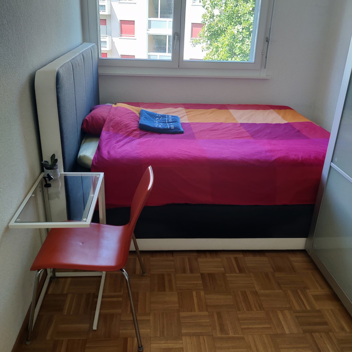 chambre dans un appartement 2 pièces partagé.