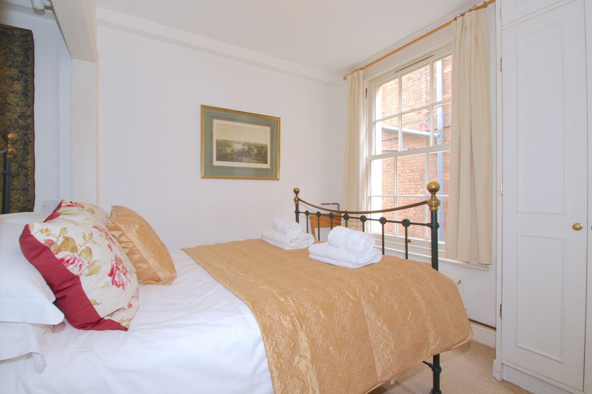 ★Perfectly located 1 Bed overlooking the River N2★