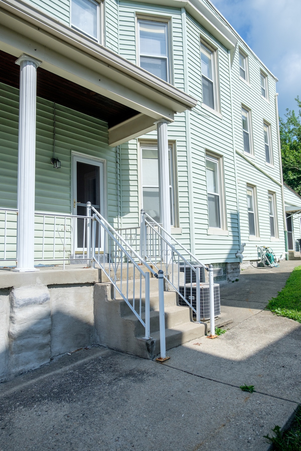 Beautiful Apartment in The Incline District