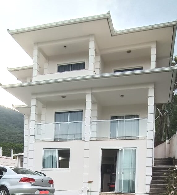 Curta essa aconchegante casa na Praia da Solidão.