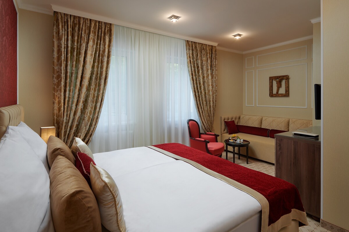 Deluxe Room in Honour and Grace Hotel