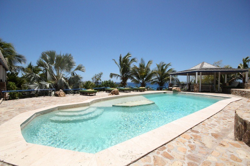 The Carib House靠近海滩的5间卧室和泳池