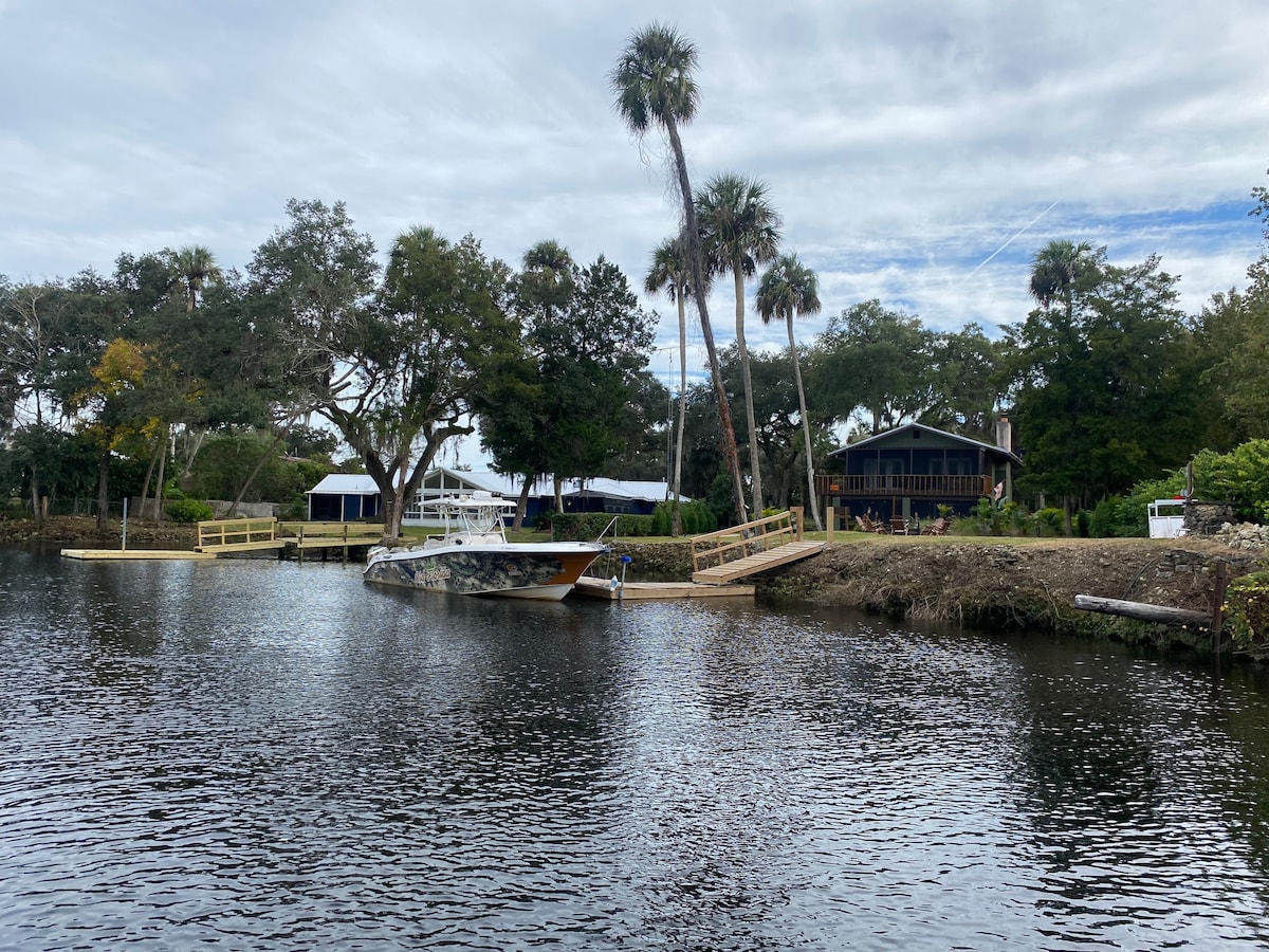 Old Florida Lodge Riverfront