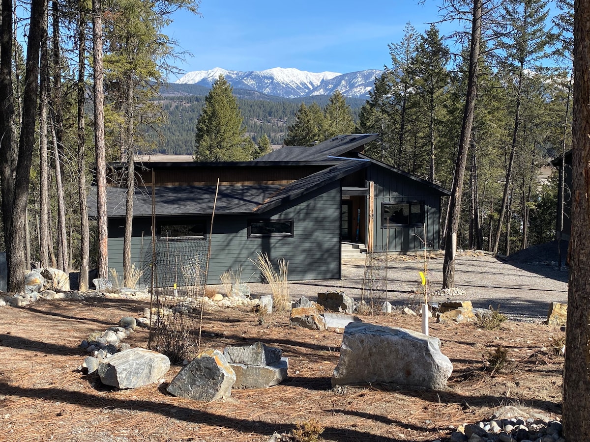 位于不列颠哥伦比亚省沃德纳（ Wardner ）的山区现代小木屋4Bed-Lake Cabin