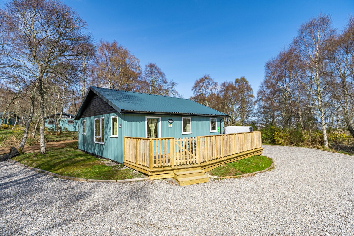 Heather Lodge 17, sleeping 6, with Private Hot Tub