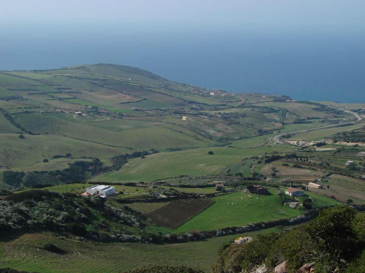La Collina mit Blick über das Meer und die Insel
