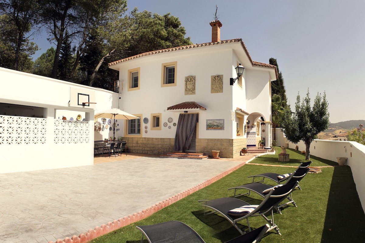 Casa Rural Alfarnate - "La Paharilla"
