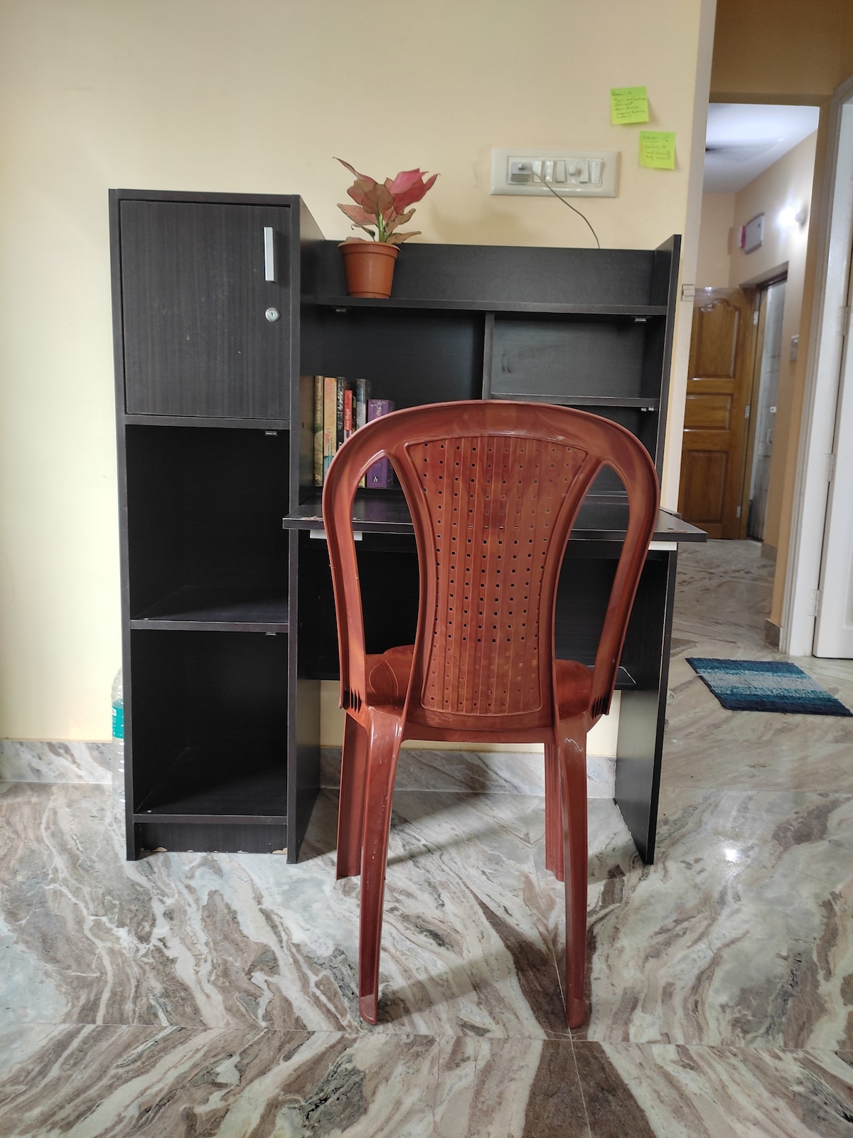 Cozy  1 private room AC in 2Bhk near Airport