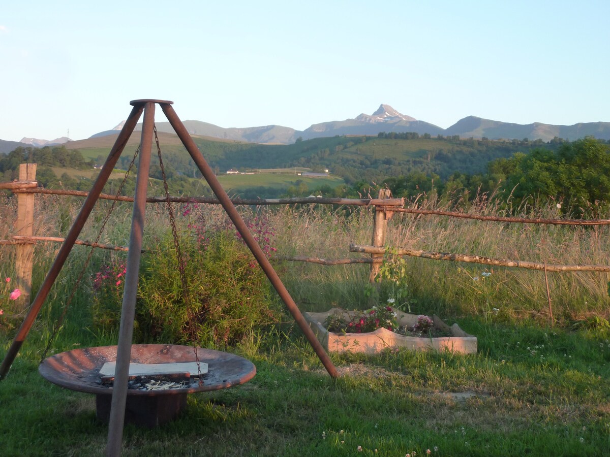 Yourte "La Colline aux quatre Saisons"