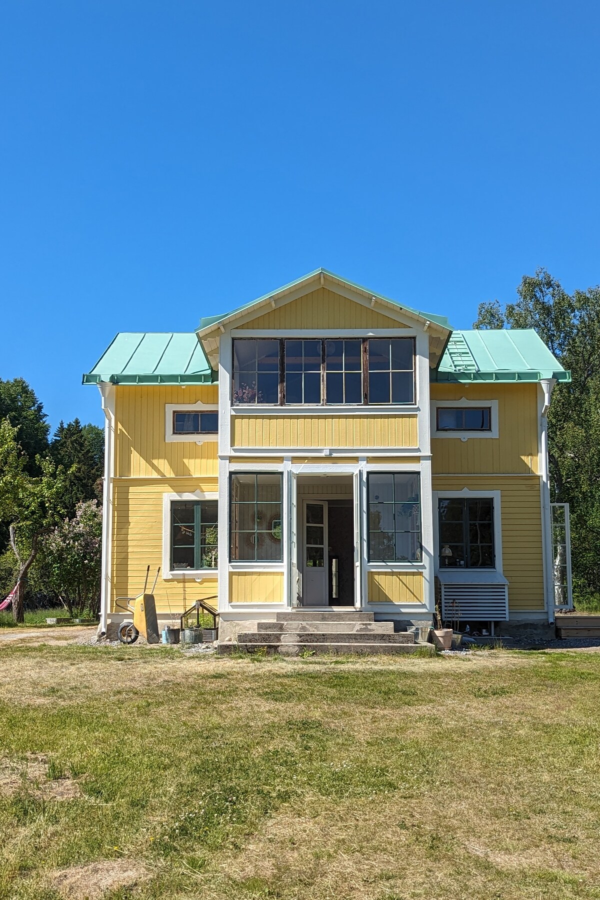 Hidden gem unique house with large garden