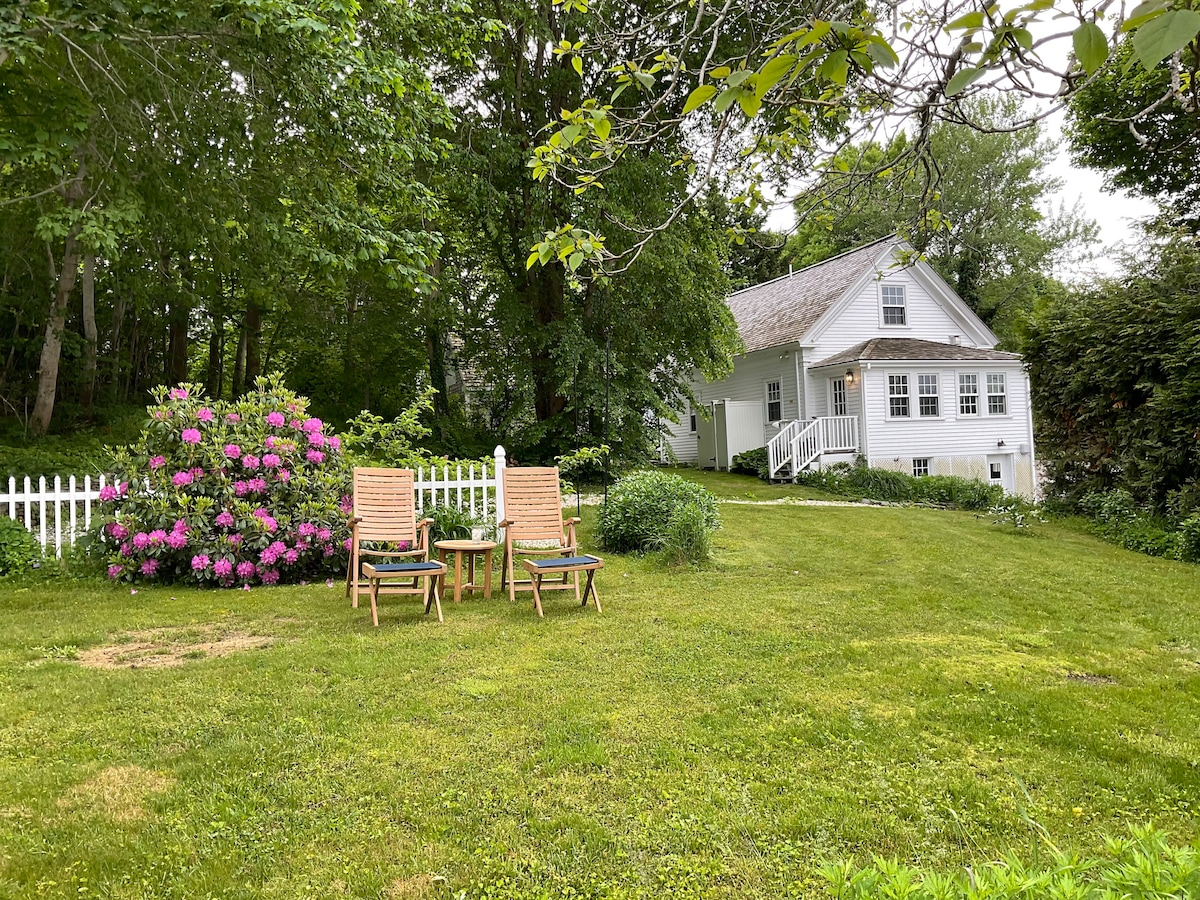 Downtown Wellfleet Antique - Perfect Location!