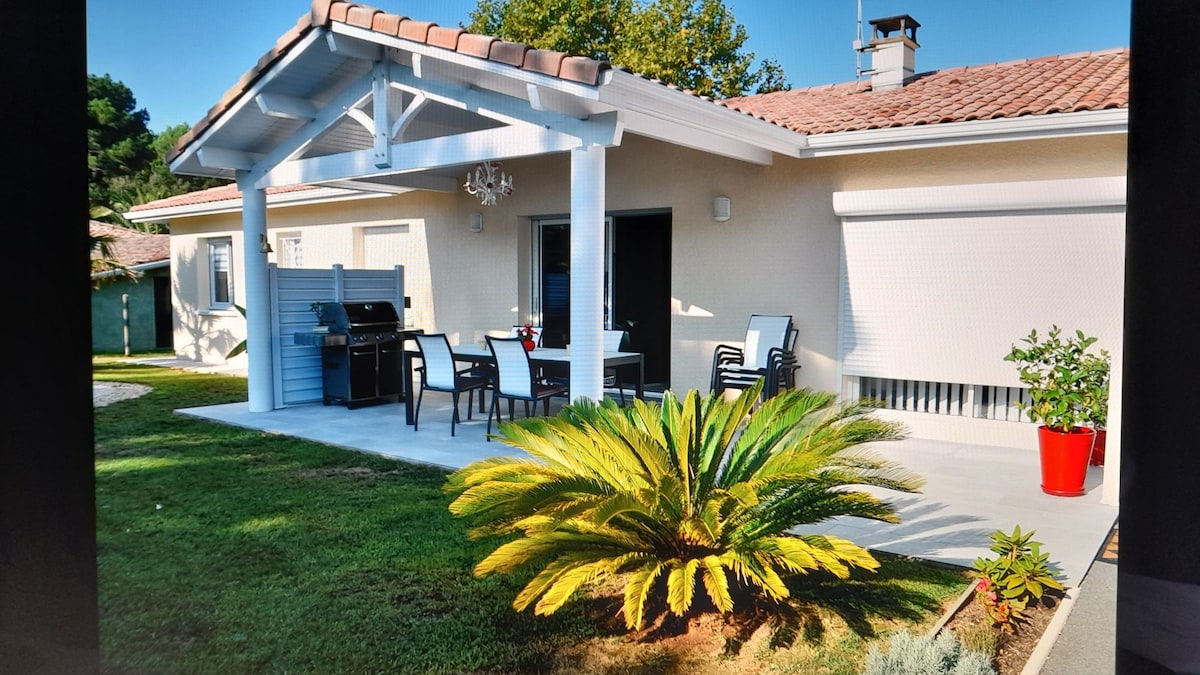 Maison chaleureuse au calme à 3 kms de la plage