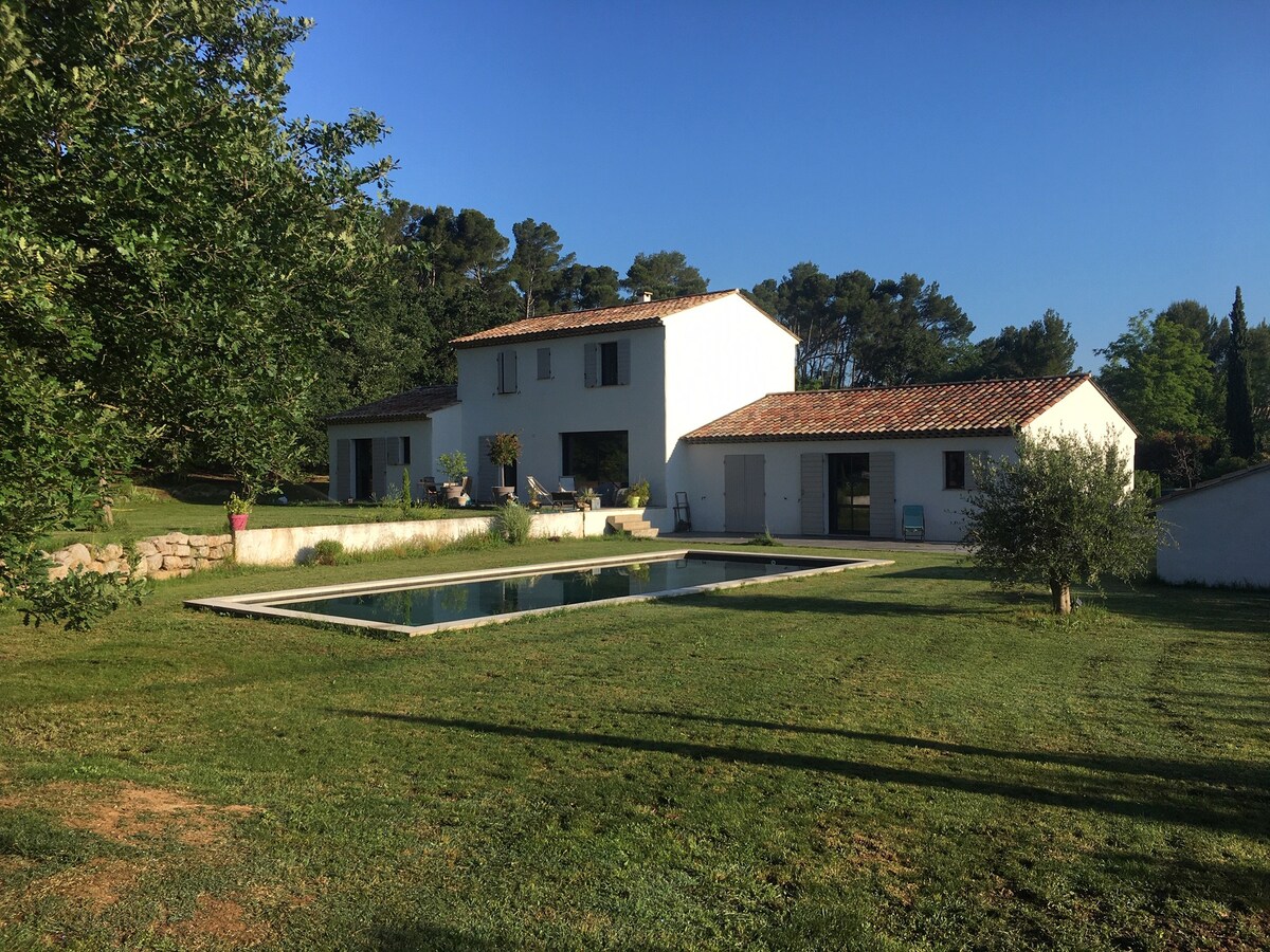 Villa provençale en campagne près Aix en Provence